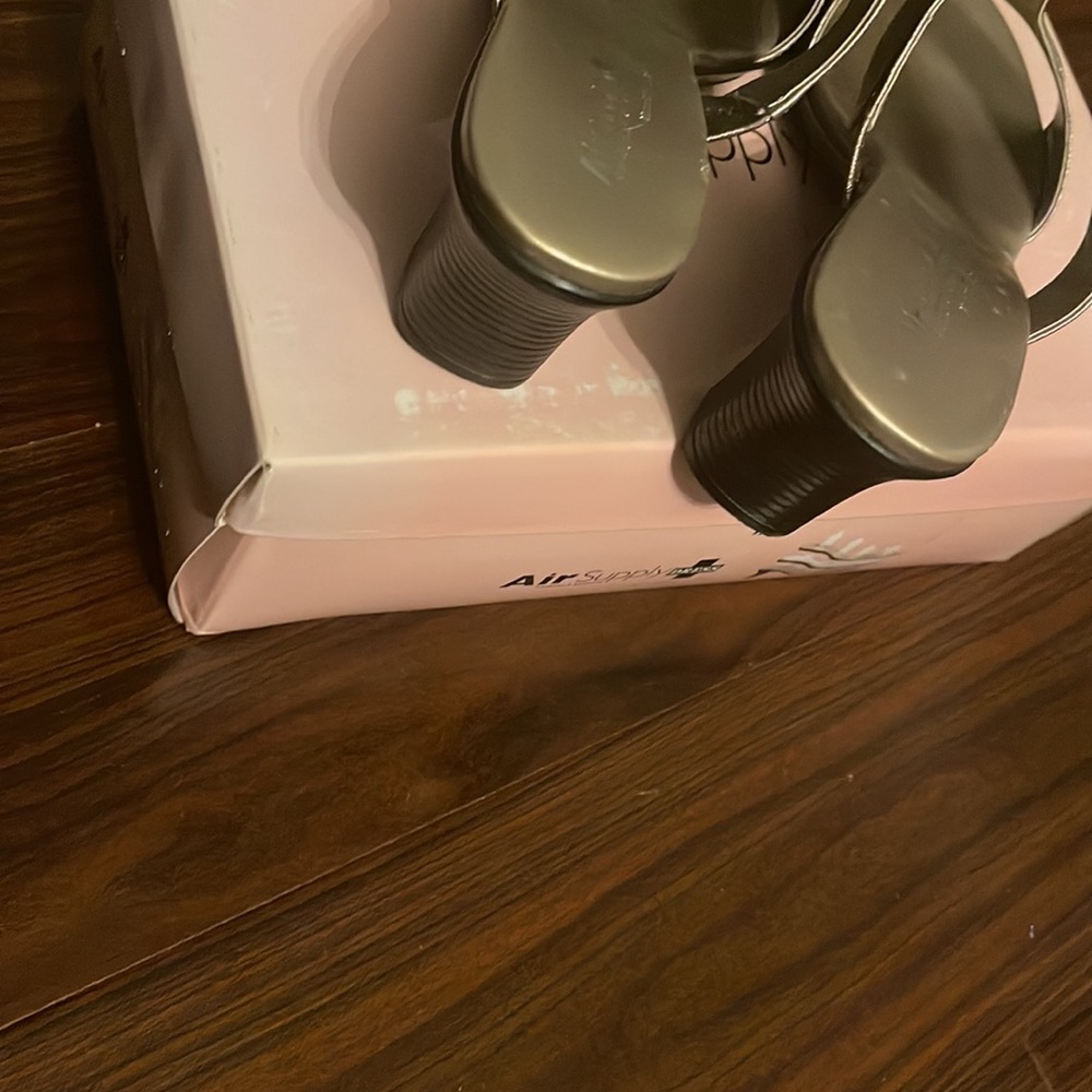 Heel Sandals - Picture 3 of 4